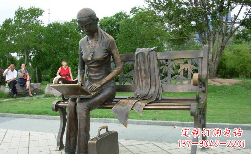 成都把童真雕刻在铜雕中——女孩雕塑