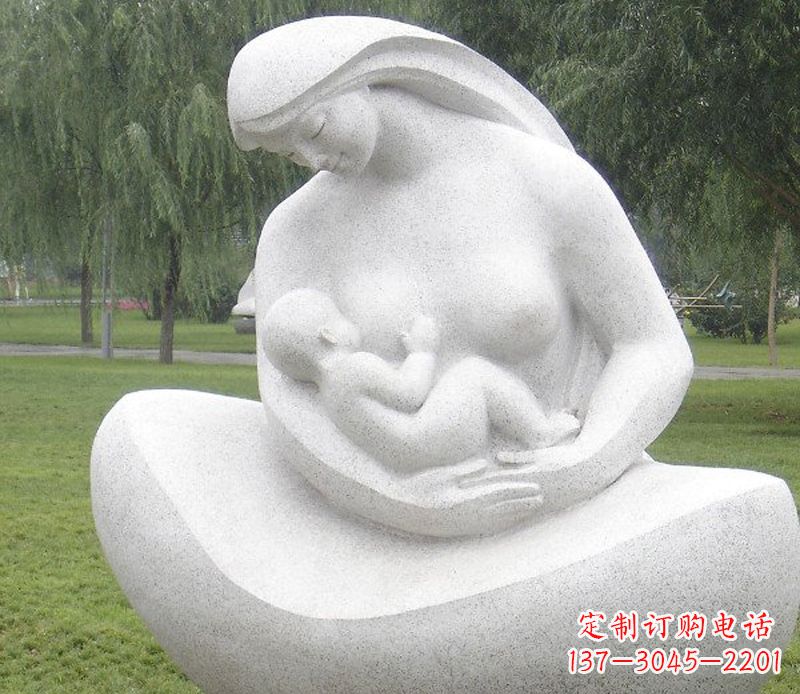 成都公园母亲喂奶石雕