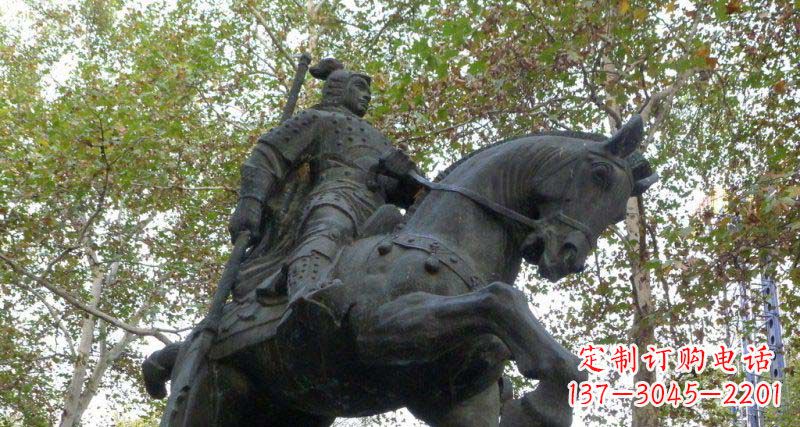 成都公园骑马的古代将军人物铜雕