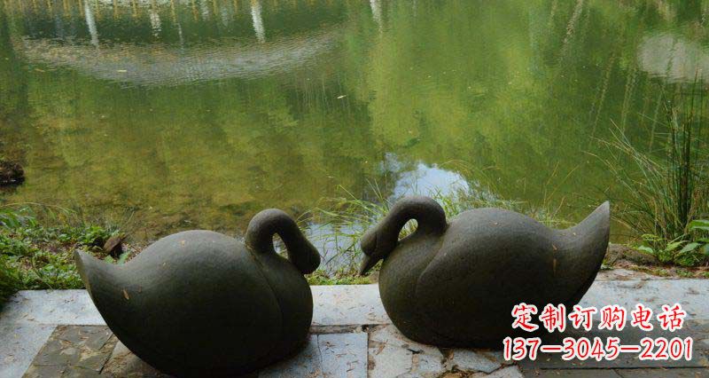 成都高雅优美的天鹅铜雕