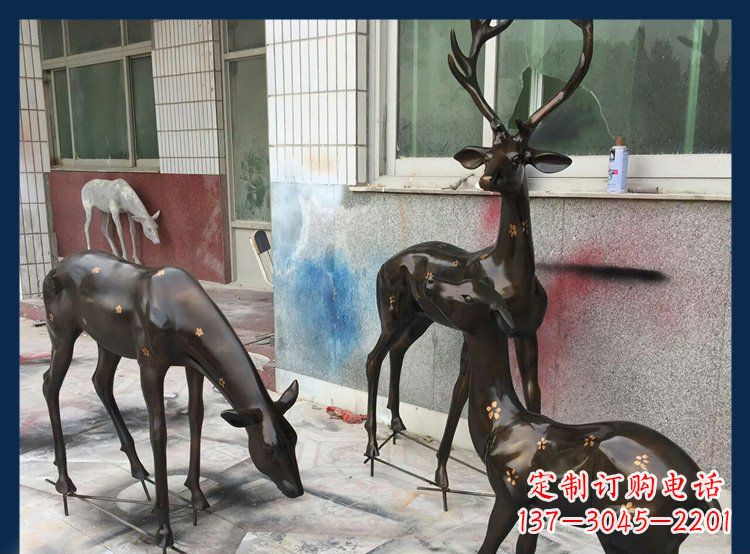 成都高贵优雅的梅花鹿铜雕塑
