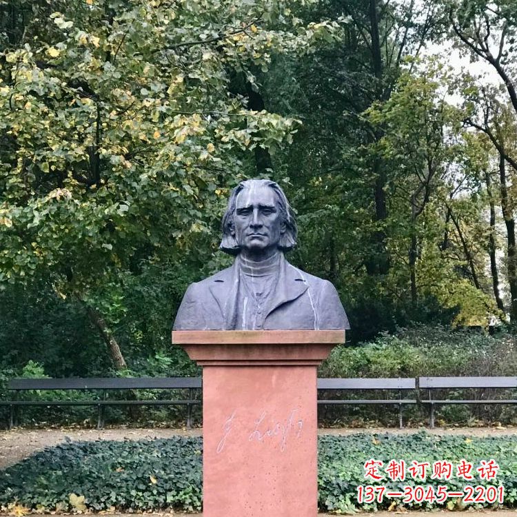 成都钢琴音乐家肖邦的经典雕塑