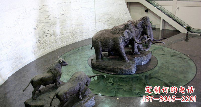 成都领雕塑公园长毛象动物铜雕