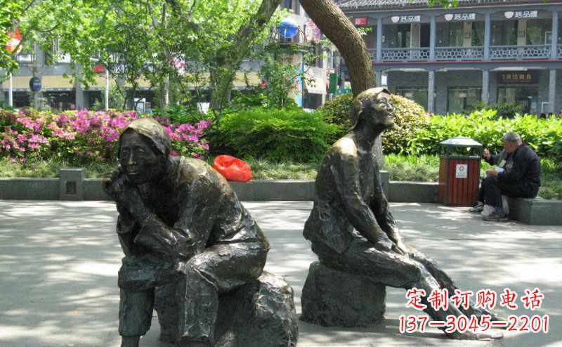 成都充满深情的老人铜雕