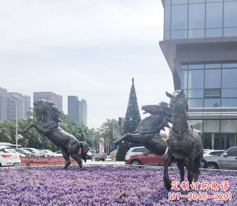 成都广场动物奔跑的马铜雕