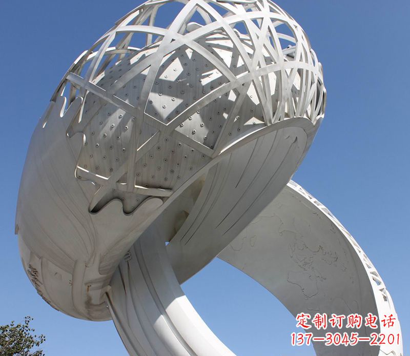 成都广场戒指不锈钢雕塑