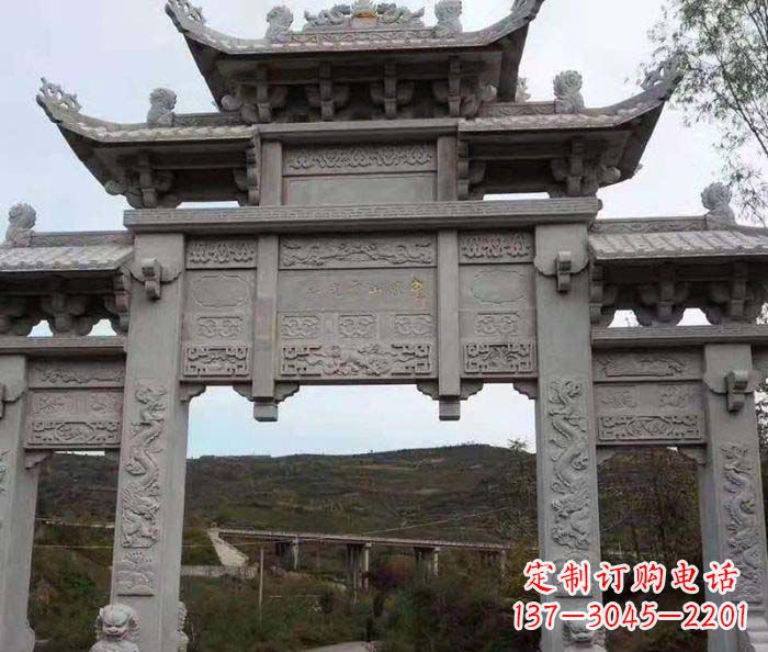 成都地标性的三门石雕牌坊