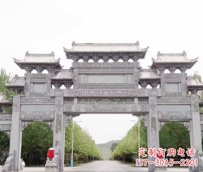 成都三门石雕牌坊,独具特色的地标雕塑