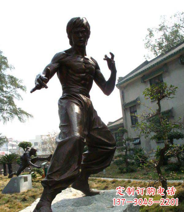 成都忠实再现李小龙公园名人铜雕