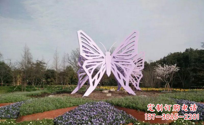 成都流动而优雅的蝴蝶雕塑