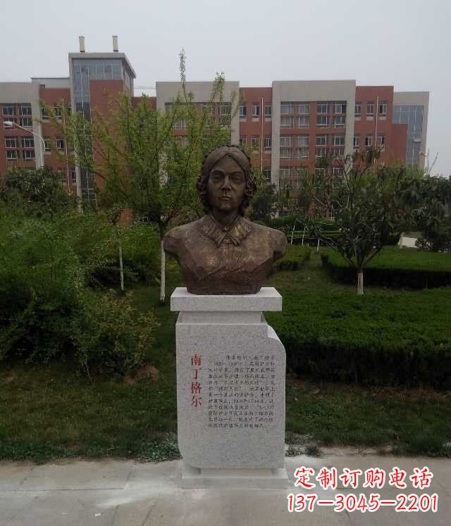 成都南丁格尔校园名人铜雕：精致细致的雕塑艺术