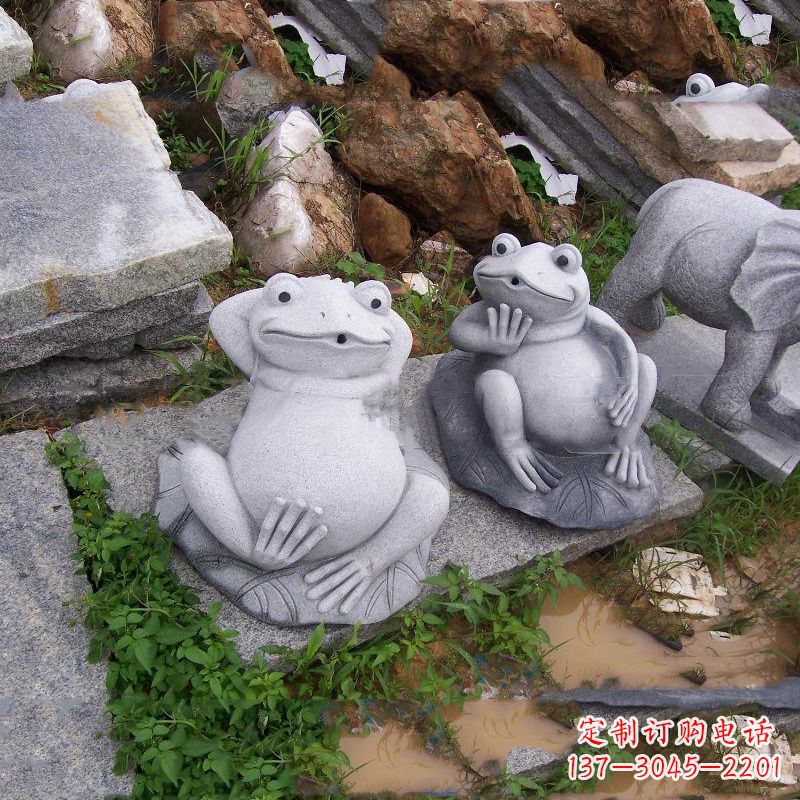 成都别具一格的青石青蛙喷水雕塑