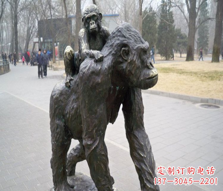 成都多姿多彩的猩猩雕塑