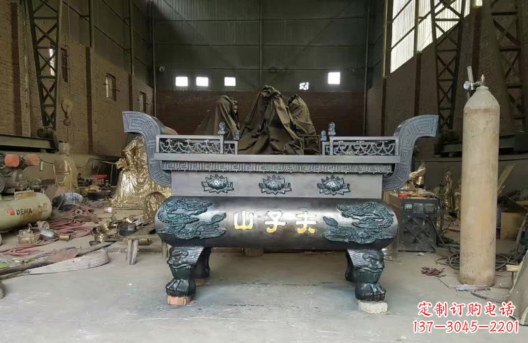 成都寺庙香炉铜雕12