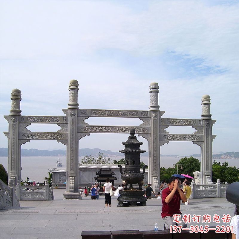 成都寺院冲天式石雕牌坊