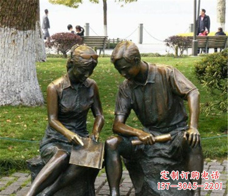 成都讨论问题的学生铜雕