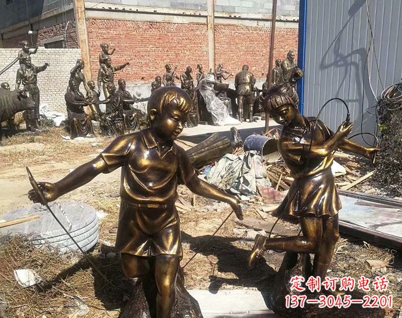 成都跳绳的儿童铜雕
