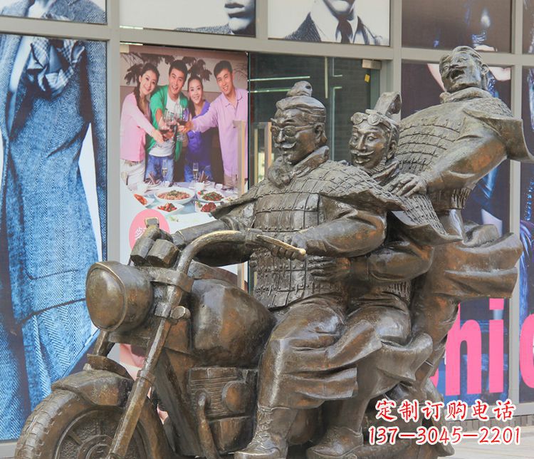 成都铜雕步行街骑摩托人物雕塑