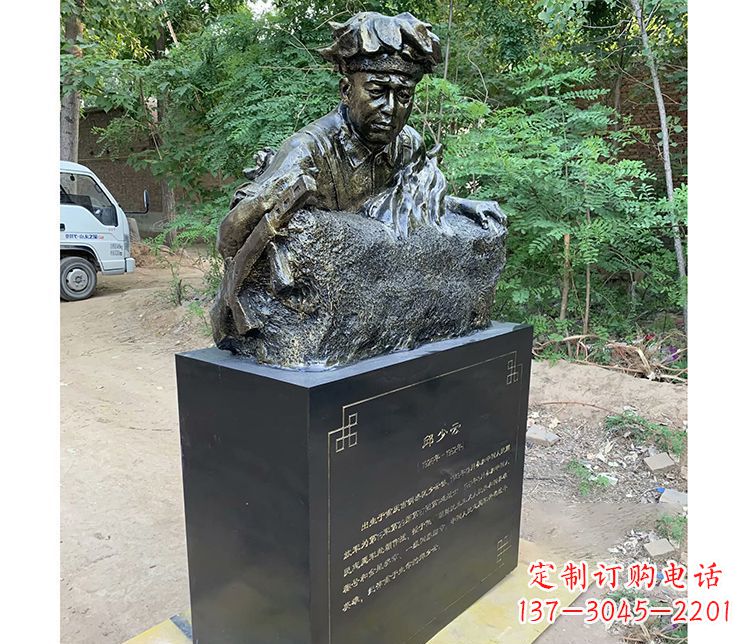 成都铜雕邱少云战士雕塑