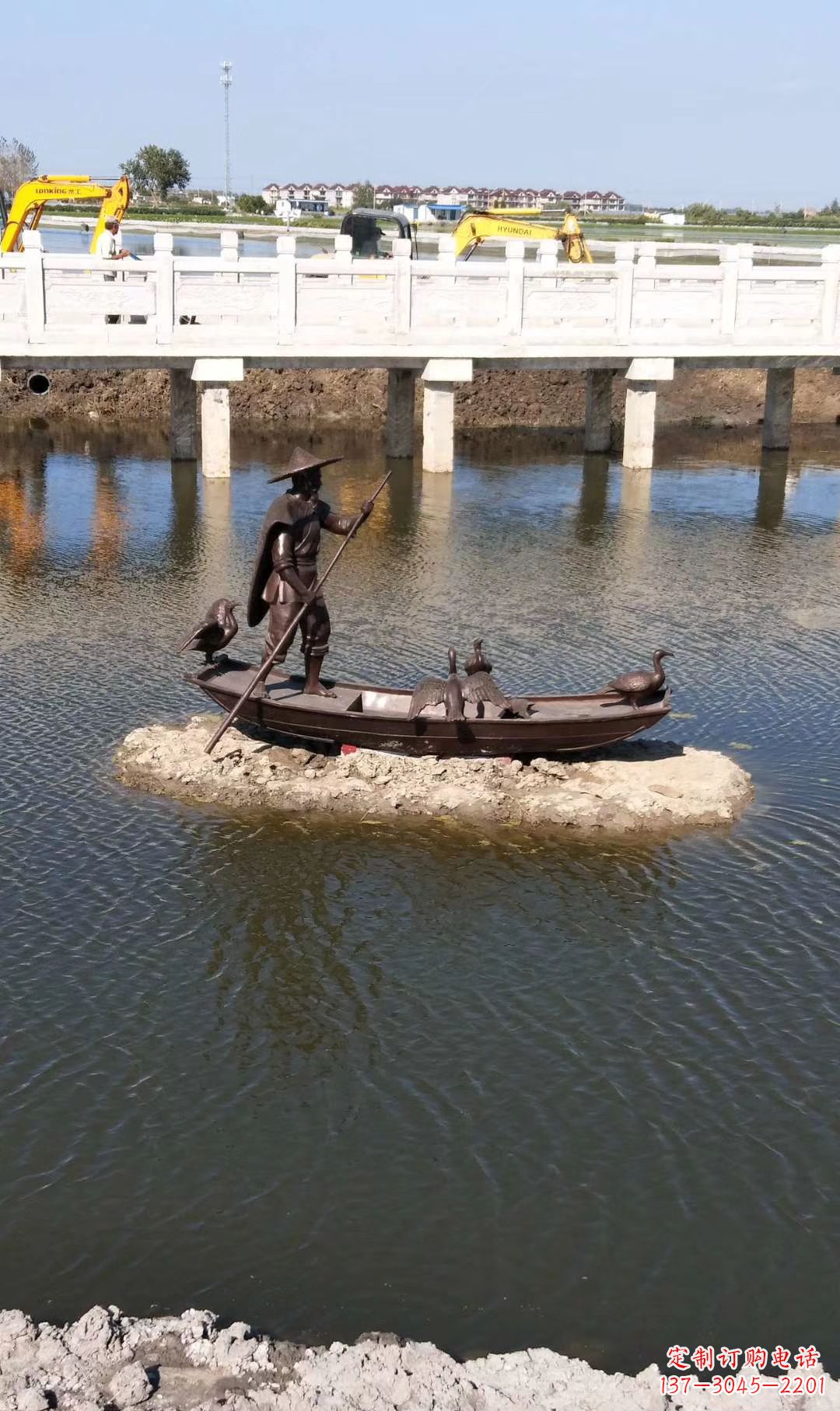 成都铜雕渔夫撑船打鱼雕塑 湖边景观雕塑
