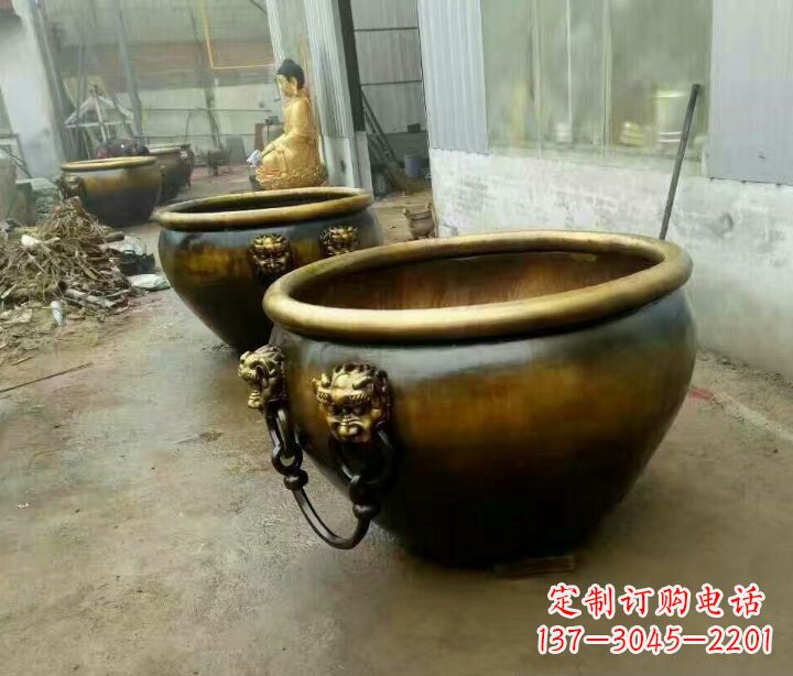 成都铜雕圆形荷花水缸雕塑 (2)