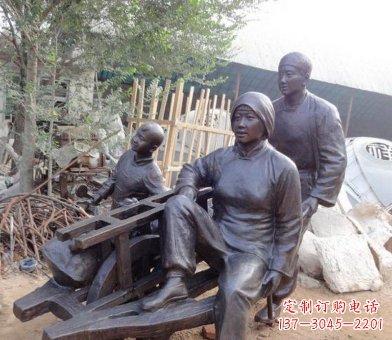 成都推独轮车人物铜雕