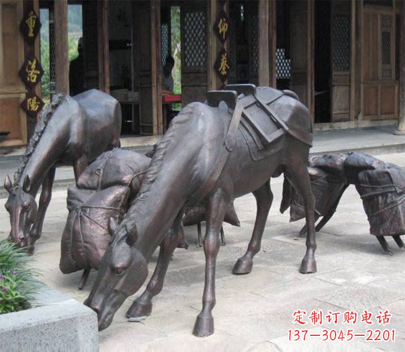 成都拖行李的马动物铜雕