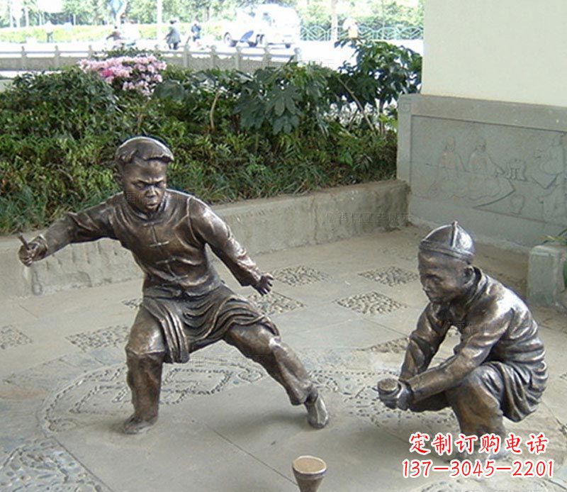 成都玩陀螺的古代儿童铜雕