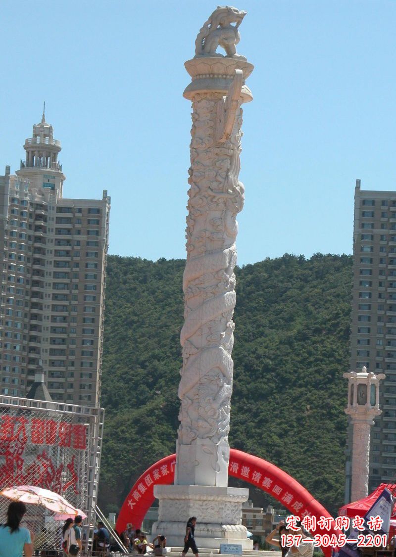 成都晚霞红广场龙柱