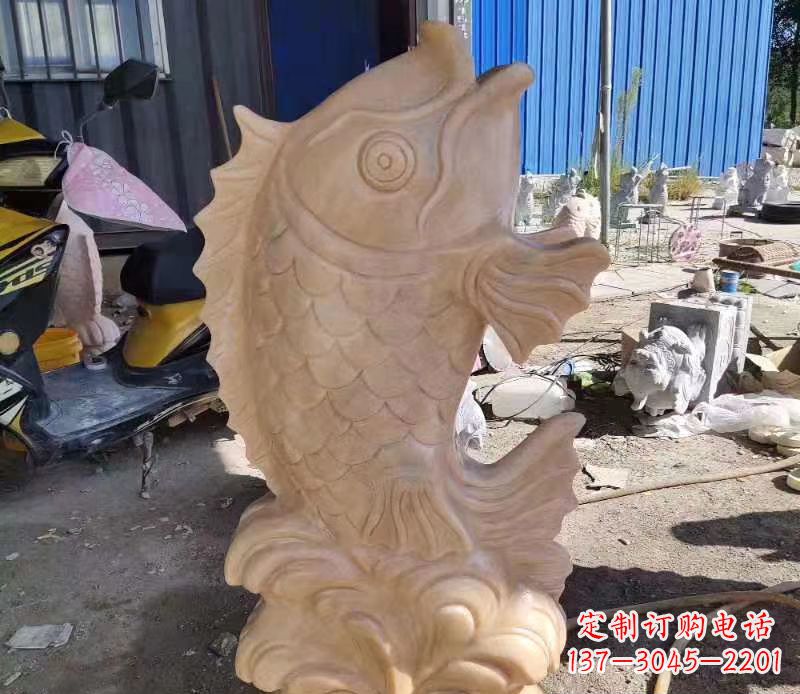 成都晚霞红喷水鲤鱼石雕