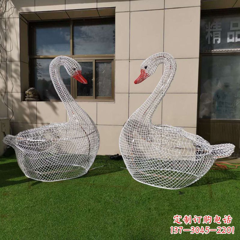 成都卧姿天鹅网格动物雕塑园林草坪动物摆件