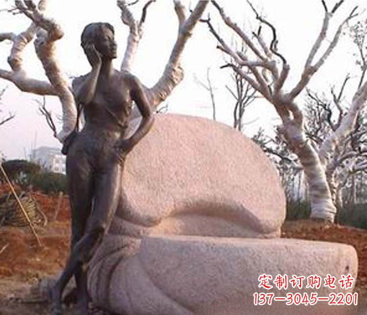 成都现代女人打电话铜雕