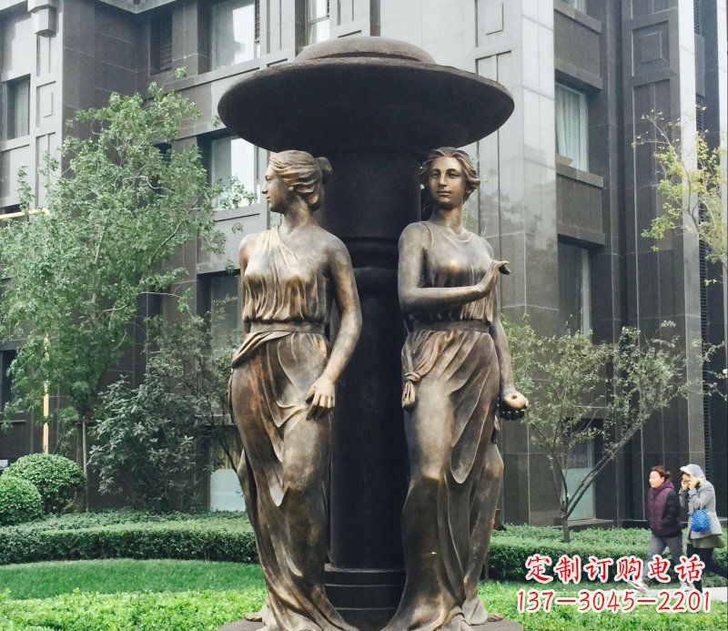 成都小区西方女人人物铜雕