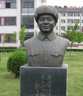 成都校园雷锋铜像