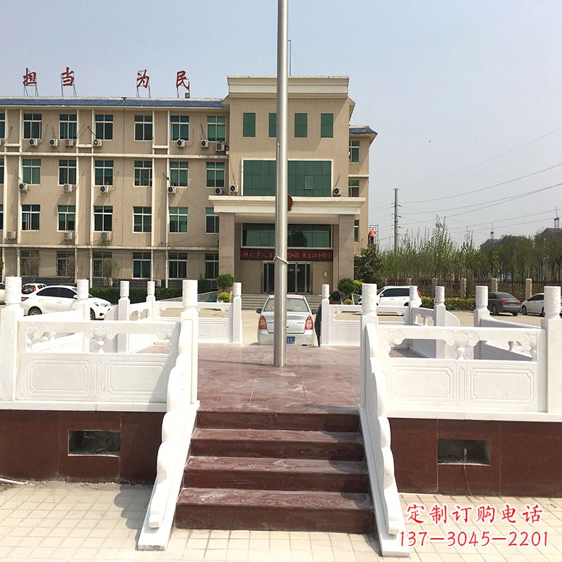 成都学校广场石雕升旗台