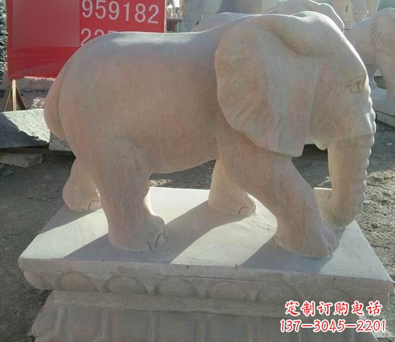 成都园林晚霞红大象雕塑