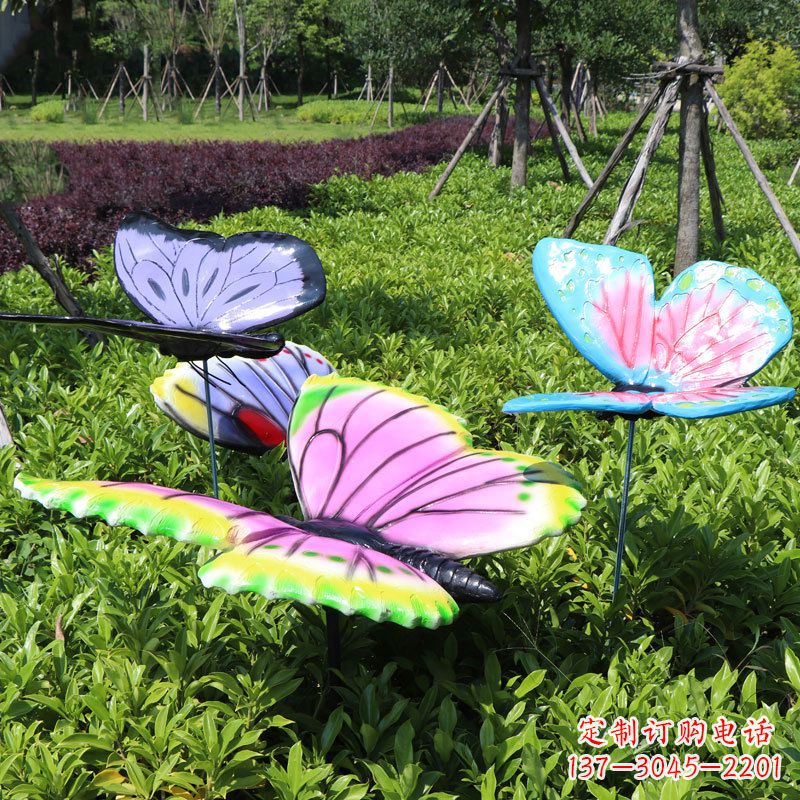 成都展翅的蝴蝶,公园草丛仿真动物装饰雕塑
