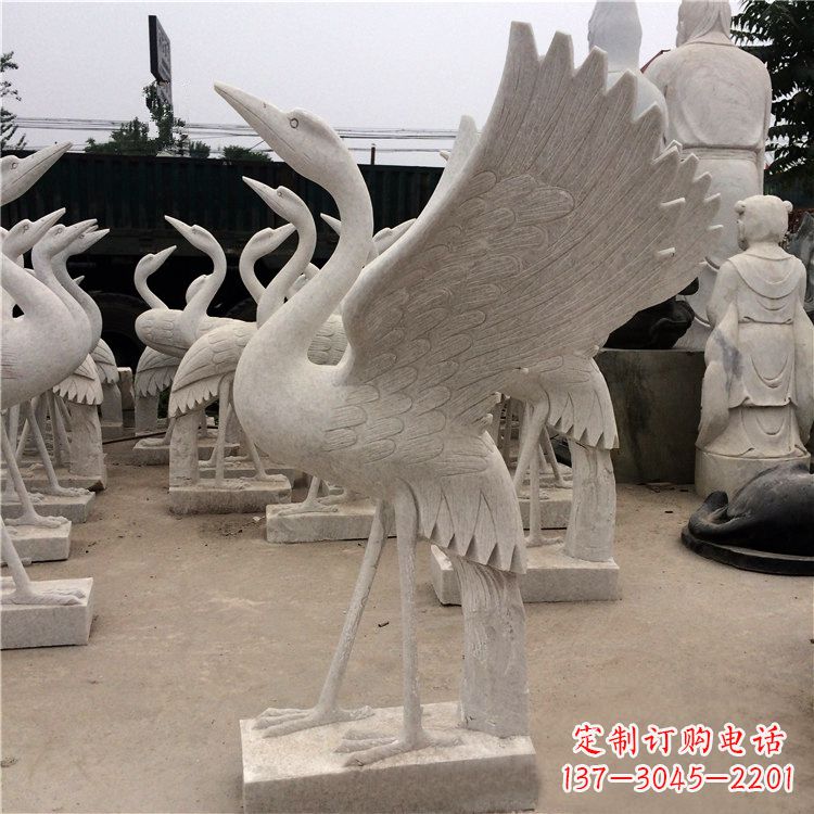 成都展翅欲飞的仙鹤石雕