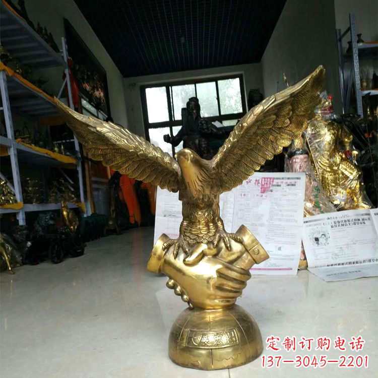 成都铸铜老鹰雕塑大展宏图
