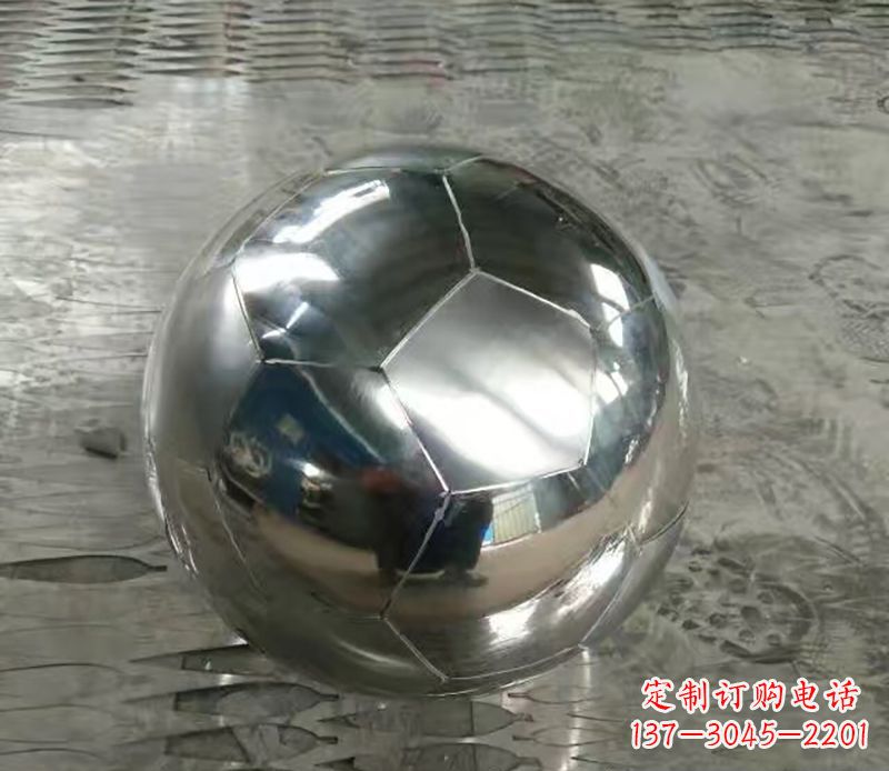 成都足球不锈钢体育器材雕塑