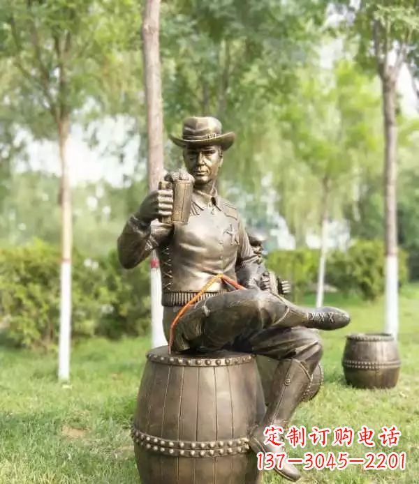 成都坐酒桶喝啤酒的牛仔铜雕